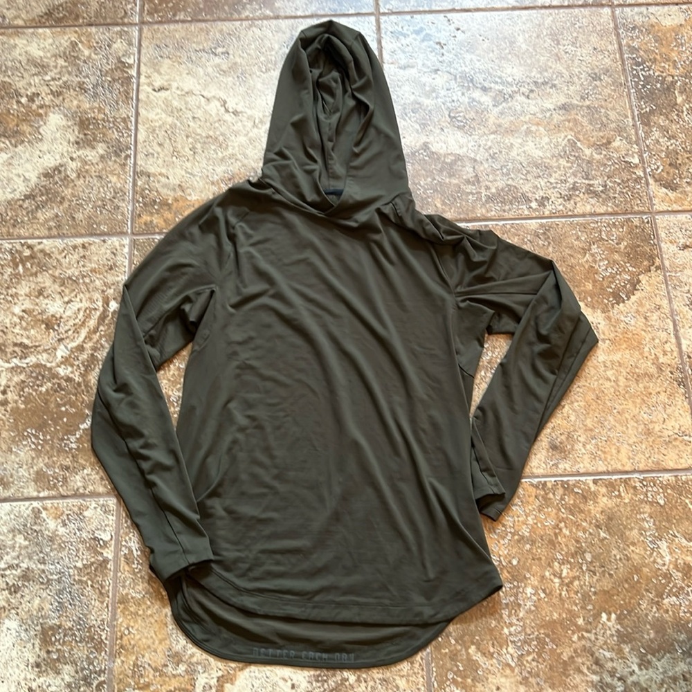 Men’s lululemon long sleeve performance hoodie. Size medium. Dark green